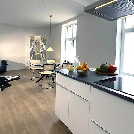 Family & Friends In Apartamento